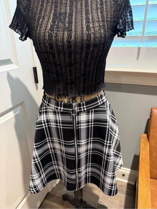 Hot Topic Dresses & Skirts - Hot Topic Black and White Plaid Skater Skirt with Front Ring Zip